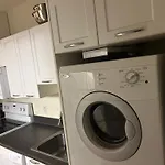 One Bedroom Condo Suite On Brentwood Station