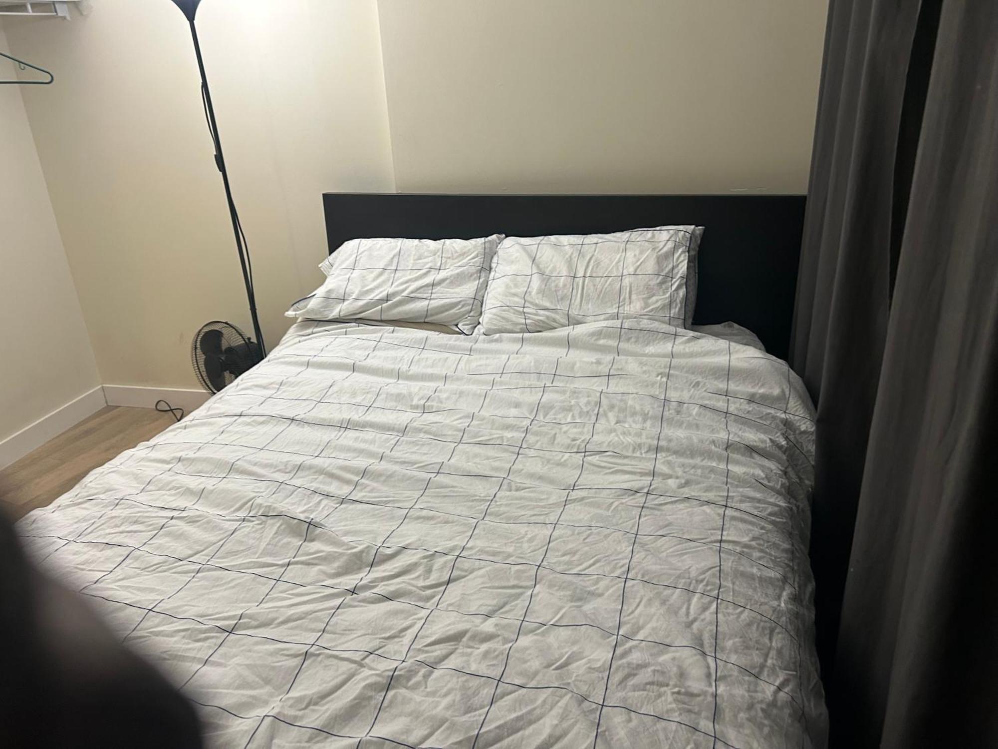 One Bedroom On Brentwood Station Apartment