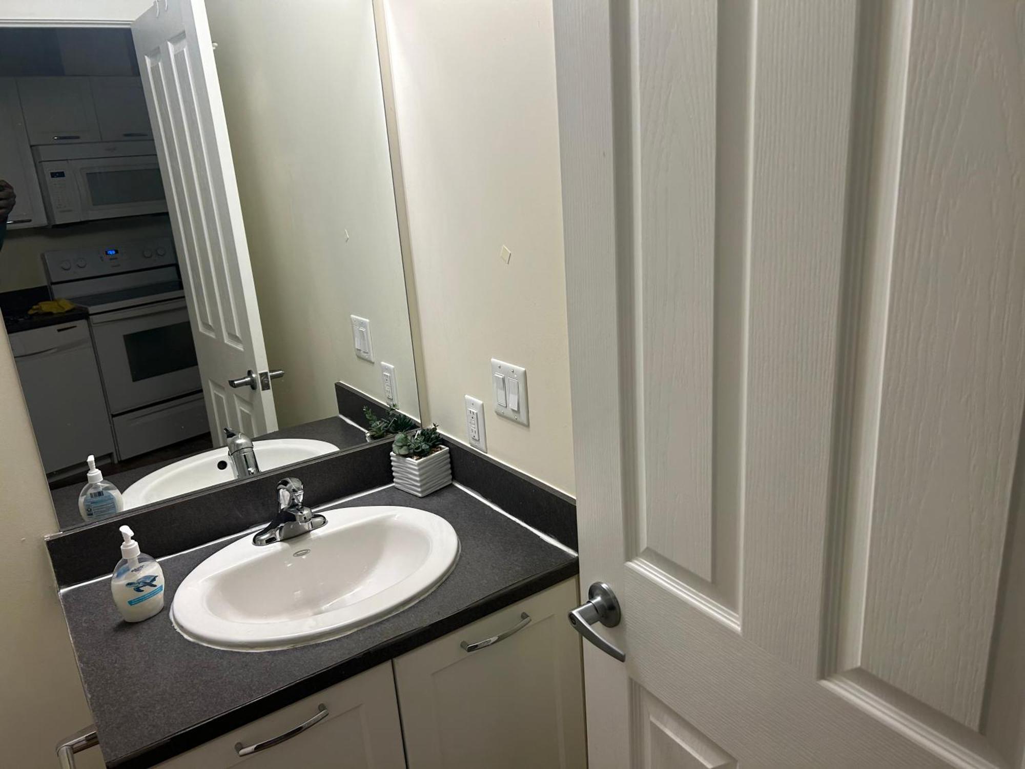 One Bedroom On Brentwood Station *